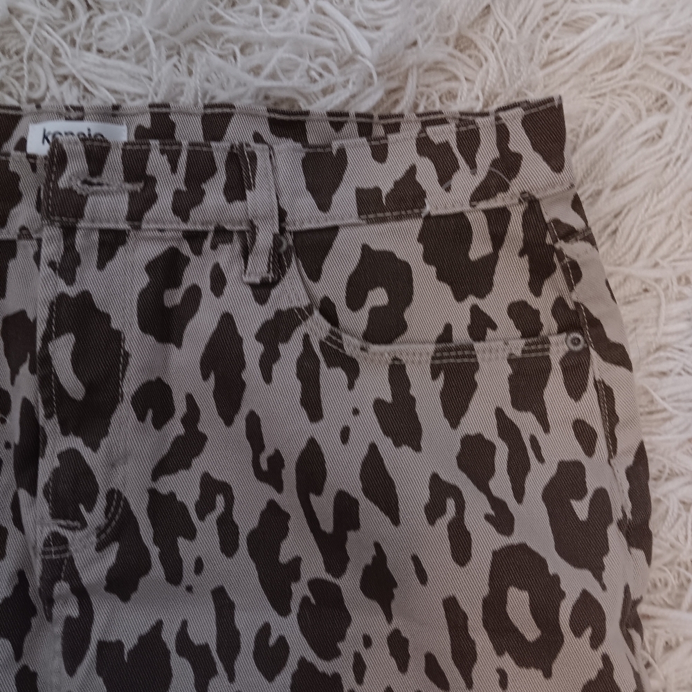 Kensie Women's Leopard Denim Mini Skirt, size 10 /30 - Picture 2 of 6